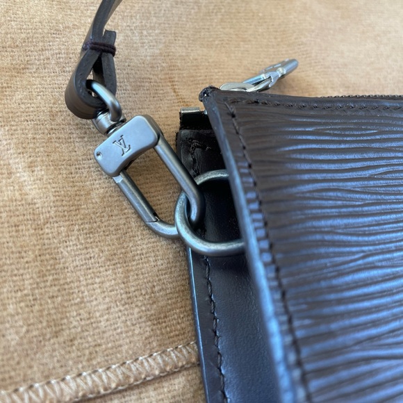 Auth VTG LOUIS VUITTON Brown Epi Leather Pochette - Picture 9 of 9